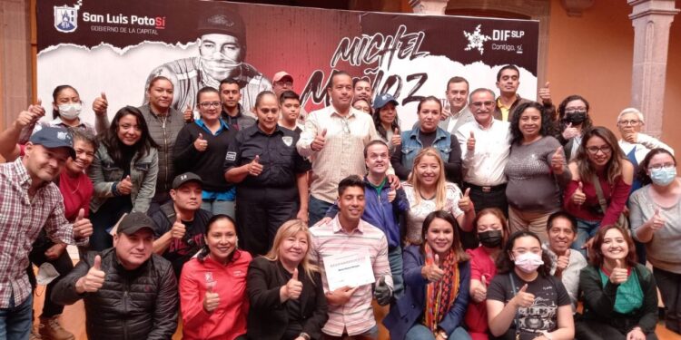 MICHEL MUÑOZ, ATLETA PARAOLÍMPICO DÁ CONFERENCIA A JÓVENES POTOSINOS