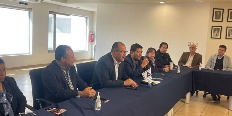 COMERCIO MUNICIPAL IMPARTE TALLER SOBRE REFRENDO DE LICENCIAS DE FUNCIONAMIENTO EN CANACO