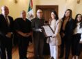 ALCALDE ENTREGA PREMIO MUNICIPAL DE DERECHOS HUMANOS  A ÉRIKA GARCÍA CAMPOS