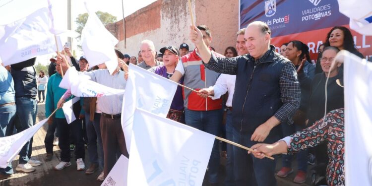 ALCALDE DA EL BANDERAZO A REHABILITACION DE CALLES EN LA DELEGACION DE LA PILA