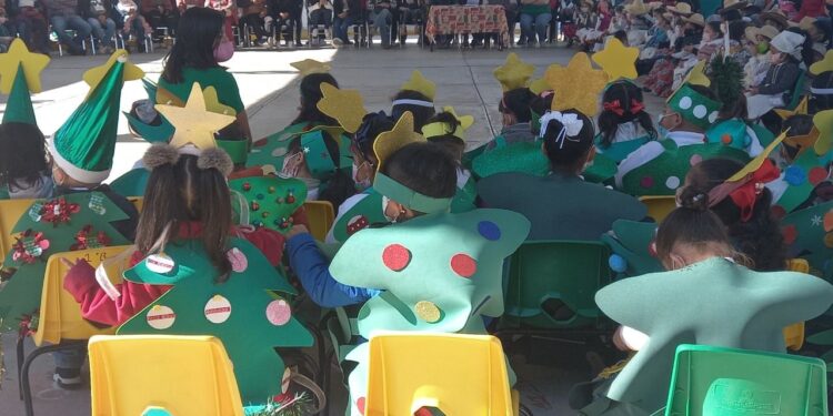 CENTROS EDUCATIVOS MUNICIPALES CIERRAN ACTIVIDADES CON POSADA NAVIDEÑA