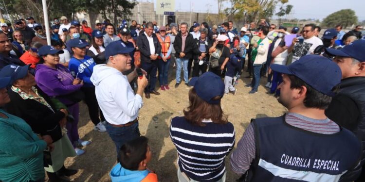 ALCALDE LLEVA PROGRAMAS DE VIALIDADES POTOSÍNAS AL AGUAJE 2000