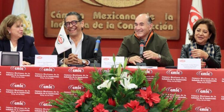 MUNICIPIO FIRMA CONVENIO CON LA CMIC EN FAVOR DE LOS POTOSINOS MÁS VULNERABLES