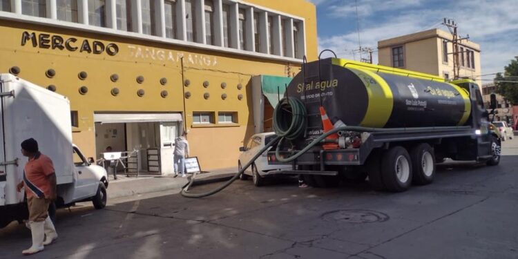 MUNICIPIO CONTINUA CON EL MANTENIMIENTO A LOS MERCADOS