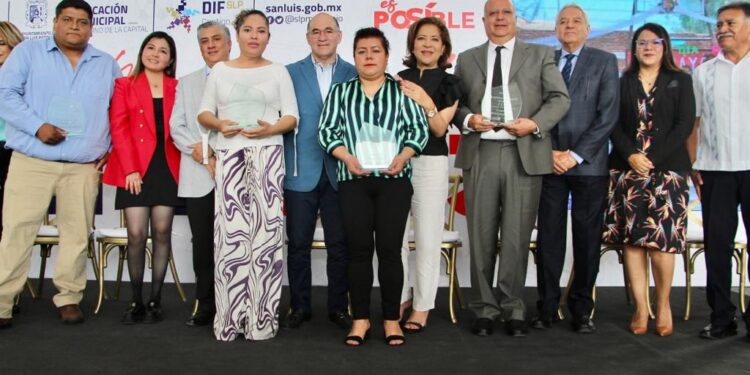 ENTREGAN PREMIO MUNICIPAL DOCENTE 2023