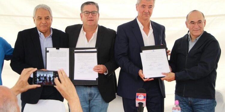 MUNICIPIO Y ATLETICO SAN LUIS FIRMAN COMODATO PARA EL USO DEL CAMINO A LA PRESA