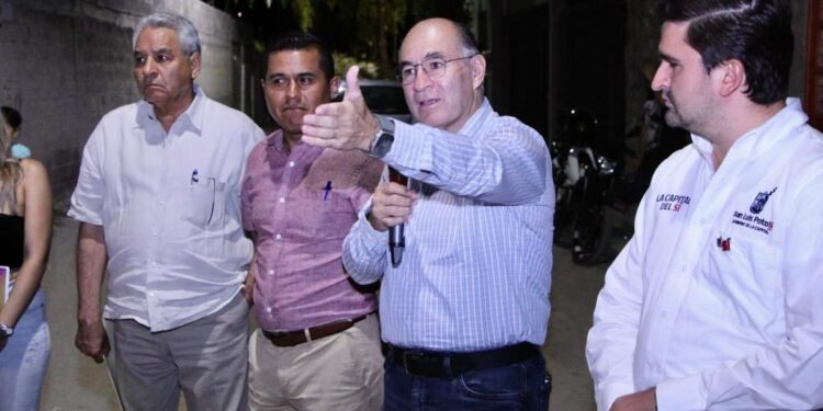 ALCALDE INAUGURA ALUMBRADO TÁCTICO Y ANUNCIA NUEVA PAVIMENTACIÓN EN LOS SALAZARES