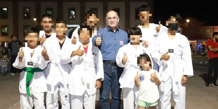 APOYA GALINDO CON UNIFORMES A ALUMNOS DE LAS ACADEMIAS MUNICIPALES DE TAEKWONDO Y KARATE