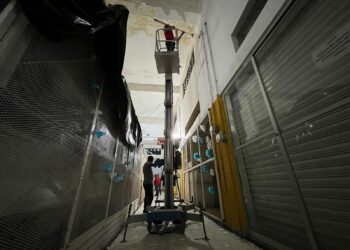 DAN MANTENIMIENTO A MERCADOS MUNICIPALES