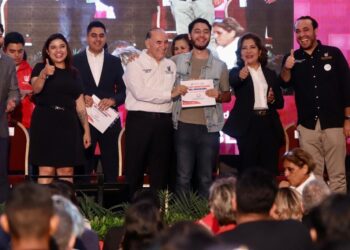 ENTREGA ALCALDE PREMIOS MUNICIPALES DE LA JUVENTUD 2023