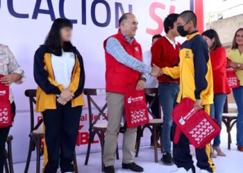 ENTREGA GALINDO MOCHILAS PARA ESTUDIANTES EN ESTE REGRESO A CLASE