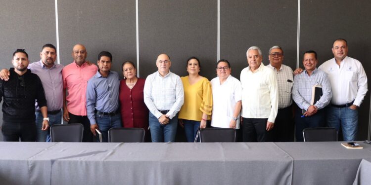 ALCALDIA Y VECINOS DEL SAUCITO LOGRAN ACUERDOS PARA REALIZAR OBRAS DE INFRAESTRUCTURA