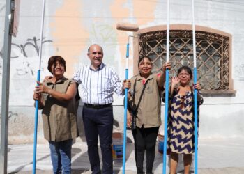 INICIA ALCALDE PROGRAMA DE REMOZAMIENTO Y LIMPIEZA EN EL BARRIO DE SANTIAGO