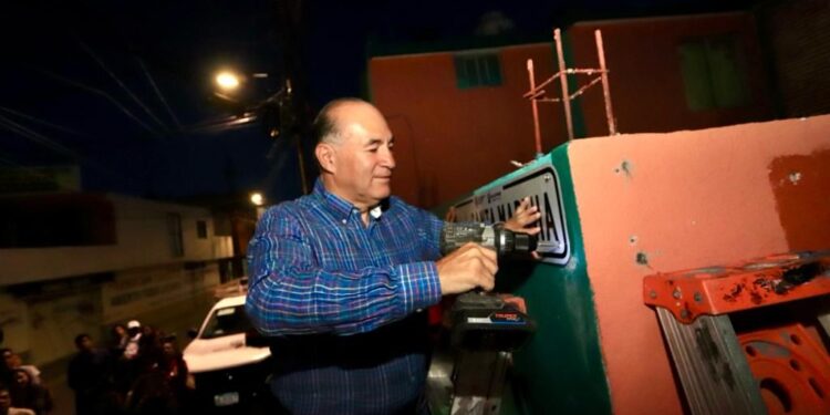 CAMBIARAN 80 MIL PLACAS DE LOS NOMBRES DE LAS CALLES EN LA CIUDAD