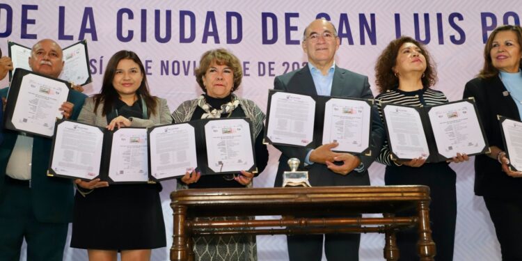 PRESENTAN TIMBRE POSTAL QUE CONMEMORA EL 430 ANIVERSARIO DE LA FUNDACION DE LA CIUDAD