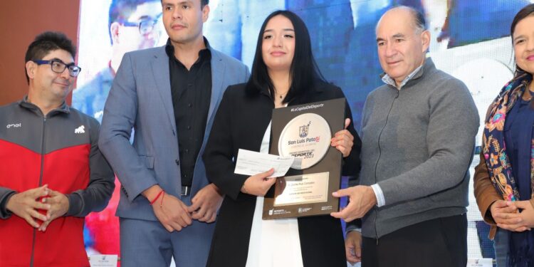 ENTREGA ALCALDE PREMIO MUNICIPAL DEL DEPORTE A DESTACADOS ATLETAS POTOSINOS