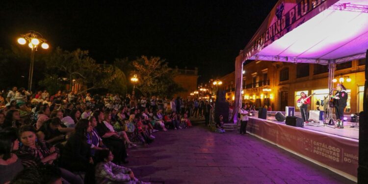 ORGANIZA MUNICIPIO MUESTRA FOLKLÓRICA FEMENINA