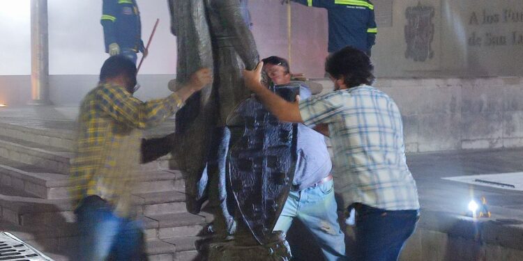 RETIRA MUNICIPIO ESCULTURA DEL PATRONO DE LA CIUDAD PARA DARLE MANTENIMIENTO