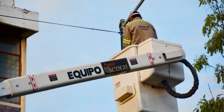 CON EL NUEVO ALUMBRADO PUBLICO MUNICIPIO AHORRA MAS DE 3MDP AL MES