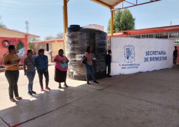 MUNICIPIO ENTREGA TINACOS-CISTERNA DE 10 MIL LITROS EN COMUNIDADES
