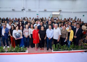 ENTREGA MUNICIPIO RECONOCIMIENTOS DE CÓDIGO DE ÉTICA A PERSONAL MUNICIPAL