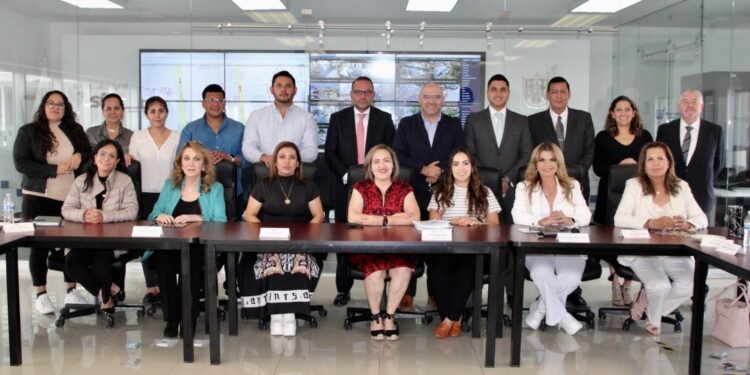 OFICIALÍA MAYOR Y TESORERÍA SE REUNIERON CON NUEVO CABILDO