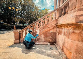RESTAURA MUNICIPIO KIOSCO DE LA PLAZA DE ARMAS
