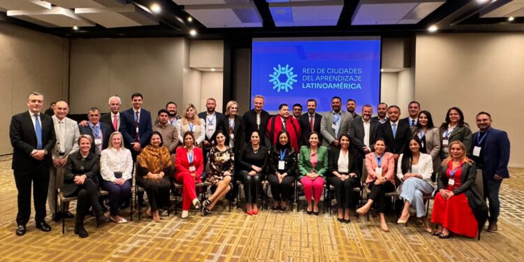 EN COLOMBIA EL ALCALDE POTOSINO DESTACO DE LAS BONDADES DE LA EDUCACION NO FORMAL EN SAN LUIS