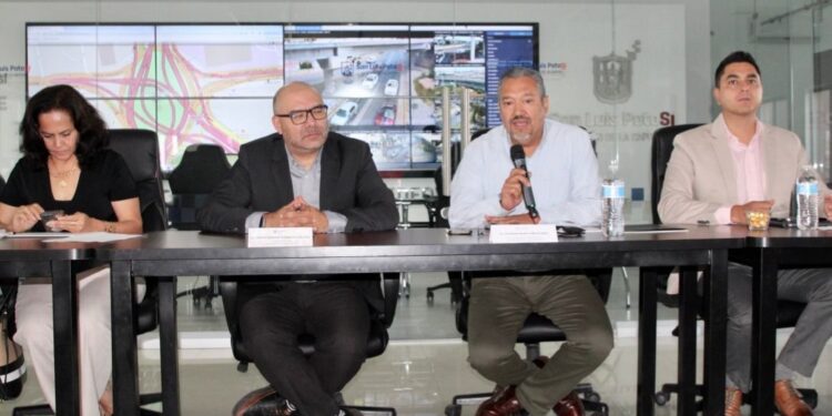 REGIDORES RECONOCEN LABOR DE COMERCIO Y COMUNICACIÓN SOCIAL