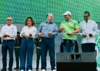 ALCALDE Y GOBERNADOR ENCABEZAN LA COMIDA DE SAN LUIS REY EN LA FENAPO