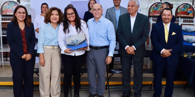 DIF MUNICIPAL ENTREGÓ EQUIPAMIENTO A ESCUELAS MUNICIPALES POR CASI 6 MILLONES DE PESOS