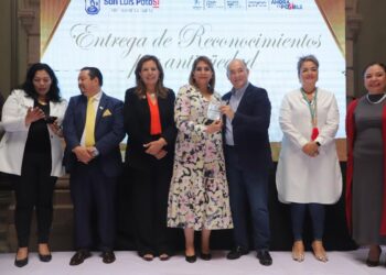 ALCALDE SE COMPROMETE CON LOS TRABAJADORES MUNICIPALES  