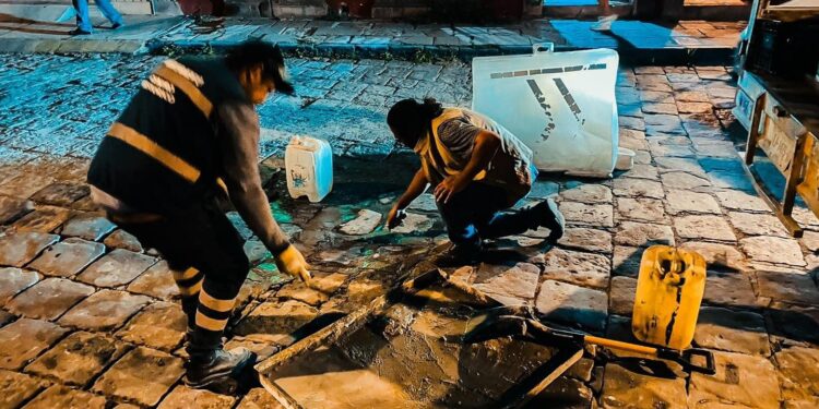 MUNICIPIO REFUERZA LOS TRABAJOS DE BACHEO NOCTURNO