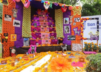 INSTALAN ALTAR PARA MASCOTAS EN EL JARDÍN DE TEQUIS