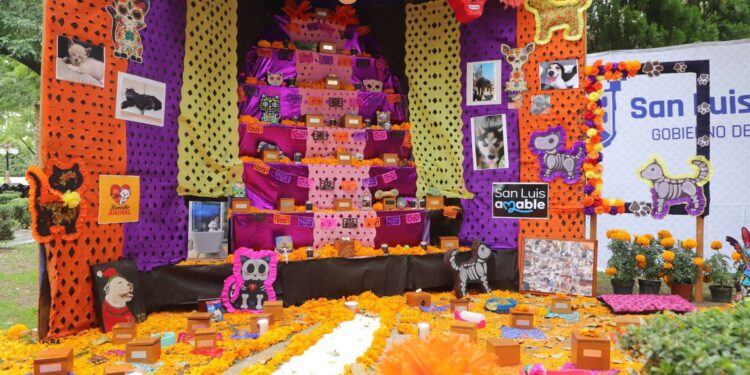 INSTALAN ALTAR PARA MASCOTAS EN EL JARDÍN DE TEQUIS