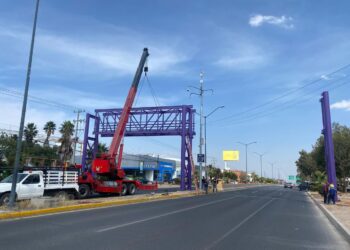 INSTALA MUNICIPIO EL PRIMER PUENTE PEATONAL CON ELEVADOR