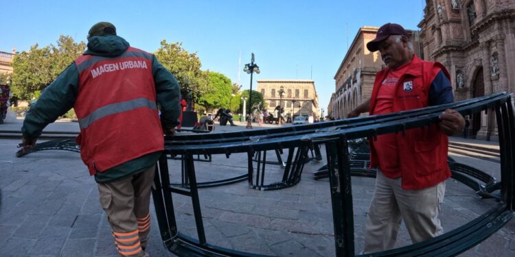 INSTALA MUNCIPIO ADORNOS NAVIDEÑOS EN EL CENTRO HISTÓRICO