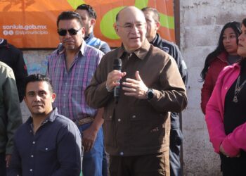 ALCALDE ENTREGA PAVIMENTACIÓN EN COLONIA MARÍA CECILIA