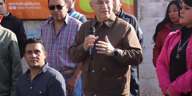 ALCALDE ENTREGA PAVIMENTACIÓN EN COLONIA MARÍA CECILIA