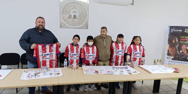 PREMIAN A PARTICIPANTES DEL CONCURSO MUNICIPAL “LOS COHETES NO SON TUS CUATES”
