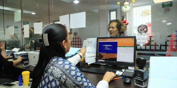 ADULTOS MAYORES APROVECHAN DESCUENTOS DEL 50 POR CIENTO EN PAGO DE PREDIAL