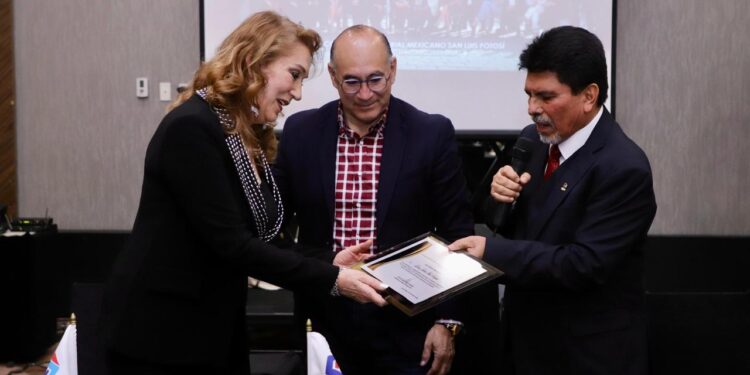 ALCALDE CAPITALINO TOMA PROTESTA A INTEGRANTES DEL CONSEJO DIRECTIVO EMPRESARIAL