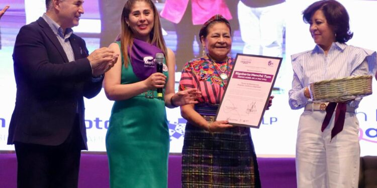LA PREMIO NOBEL DE LA PAZ RIGOBERTA MENCHÚ OFRECE CONFERENCIA EL 8M EN LA CAPITAL POTOSINA