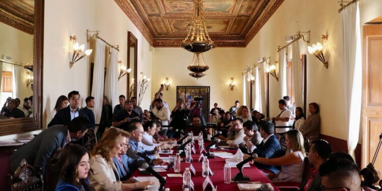 EXPIDE MUNICIPIO CONVOCATORIAS PARA PREMIOS DE FOTOGRAFÍA Y PINTURA 2025