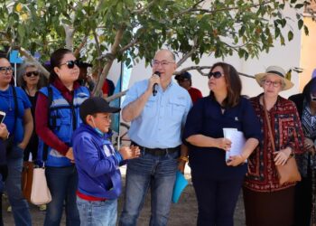 ALCALDE CAPITALINO ENCABEZA EL DOMINGO DE PILAS EN LA COLONIA HIMNO NACIONAL