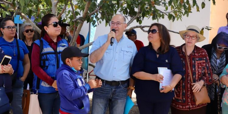 ALCALDE CAPITALINO ENCABEZA EL DOMINGO DE PILAS EN LA COLONIA HIMNO NACIONAL