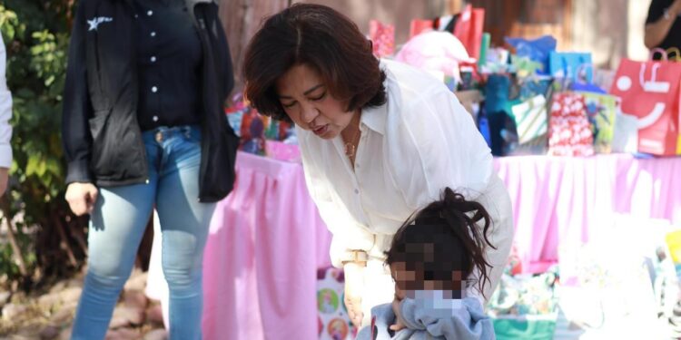 UNE ESFUERZOS DIF CAPITALINO Y AEROMÉXICO PARA LLEVAR JUGUETES A NIÑAS Y NIÑOS DE LA DELEGACIÓN LA PILA