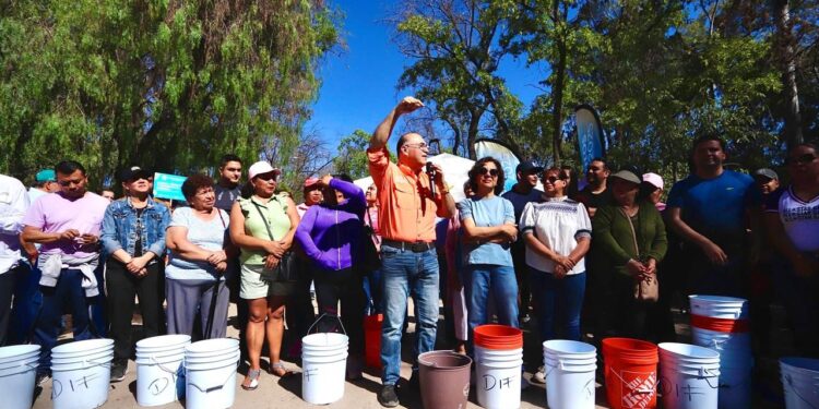 ALCALDE ENCABEZA EL “DOMINGO DE PILAS” PARA MEJORAR EL PARQUE DE MORALES