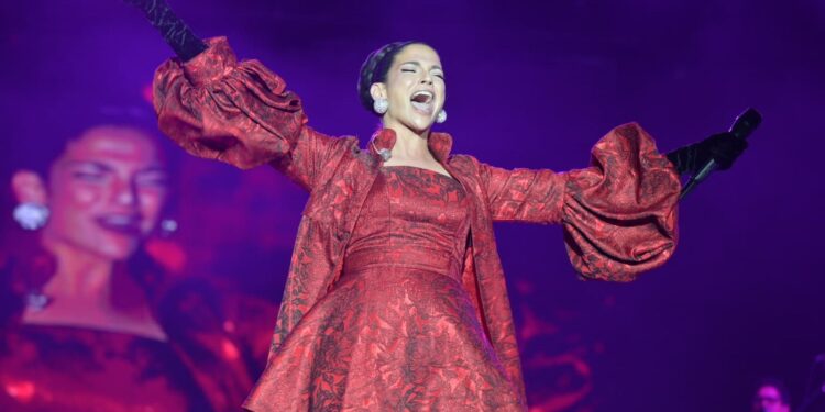 NATALIA JIMÉNEZ LLENA LA PLAZA DE FUNDADORES EN EL MARCO DEL FESTIVAL DE PRIMAVERA