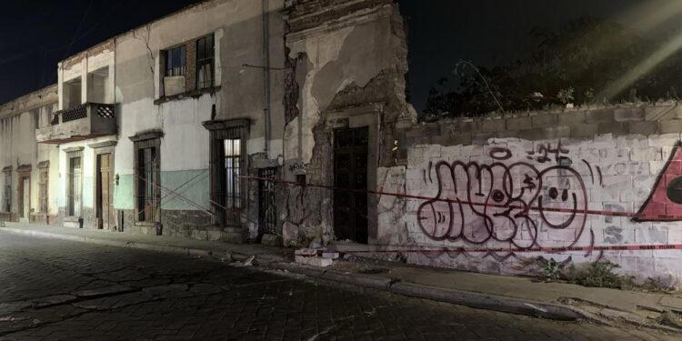 ATIENDE MUNICIPIO REPORTE DE COLAPSO DE FINCA EN EL BARRIO DE SAN SEBASTIAN